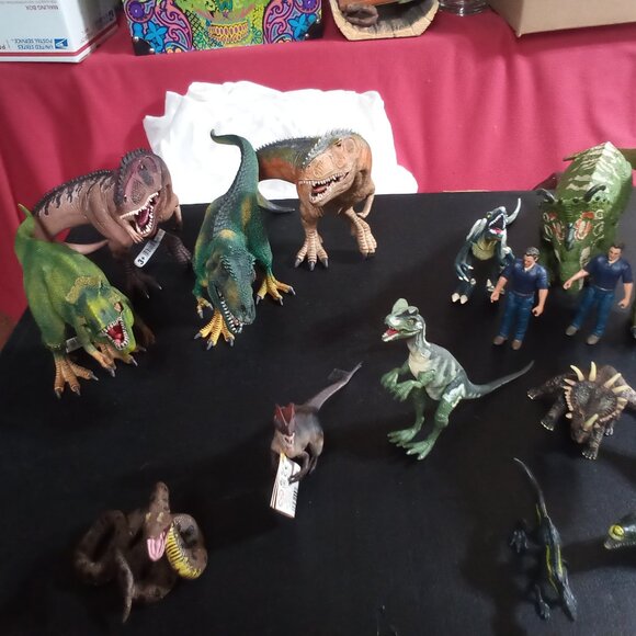 Dinosaurs - Picture 3 of 7